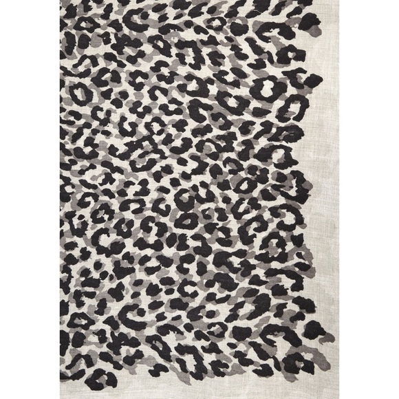 bundle of 4 Express Overlapping Leopard Scarves - Picture 7 of 8